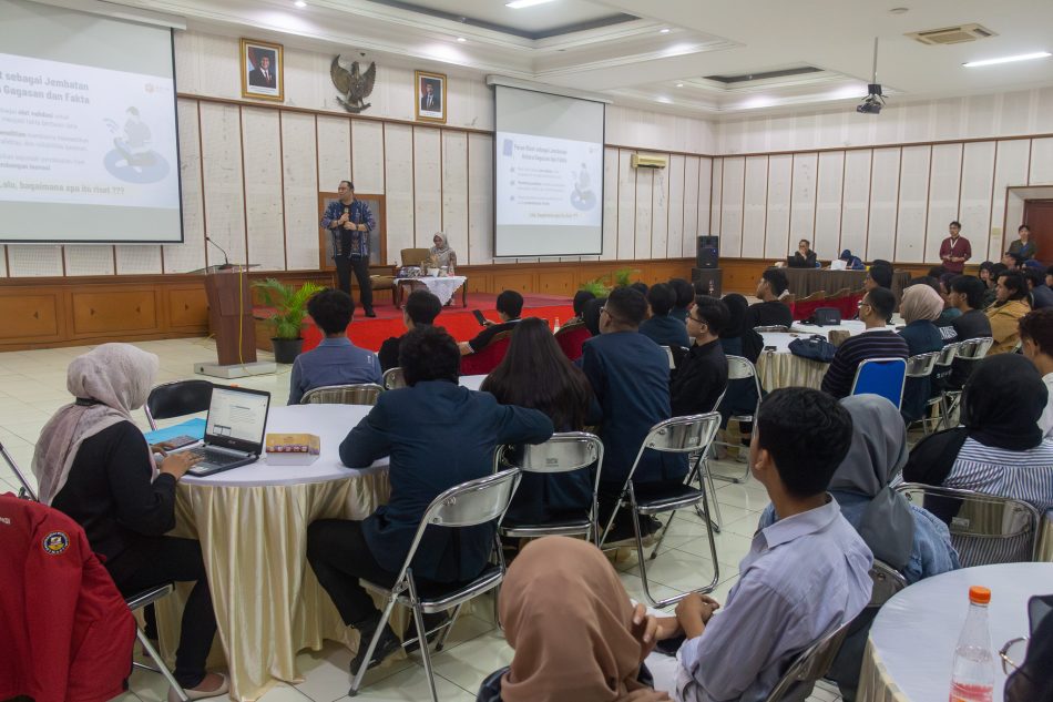 Kuliah Umum EKSPLORASI IDE MENUJU KREASI FAKTA