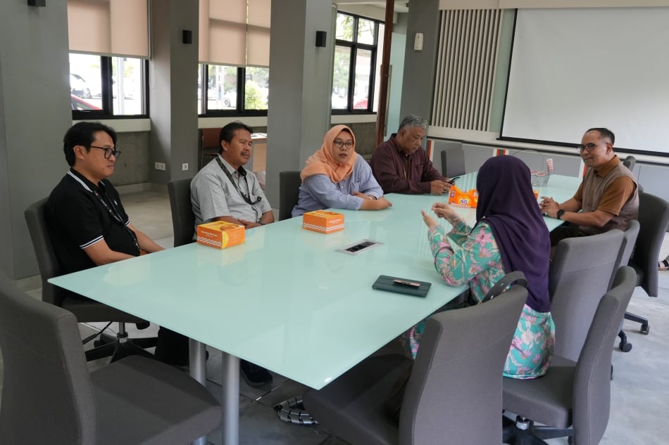 Kunjungan Prof. Madya Dr. Ezarina  Zakaria ke FISIP Universitas Widyatama