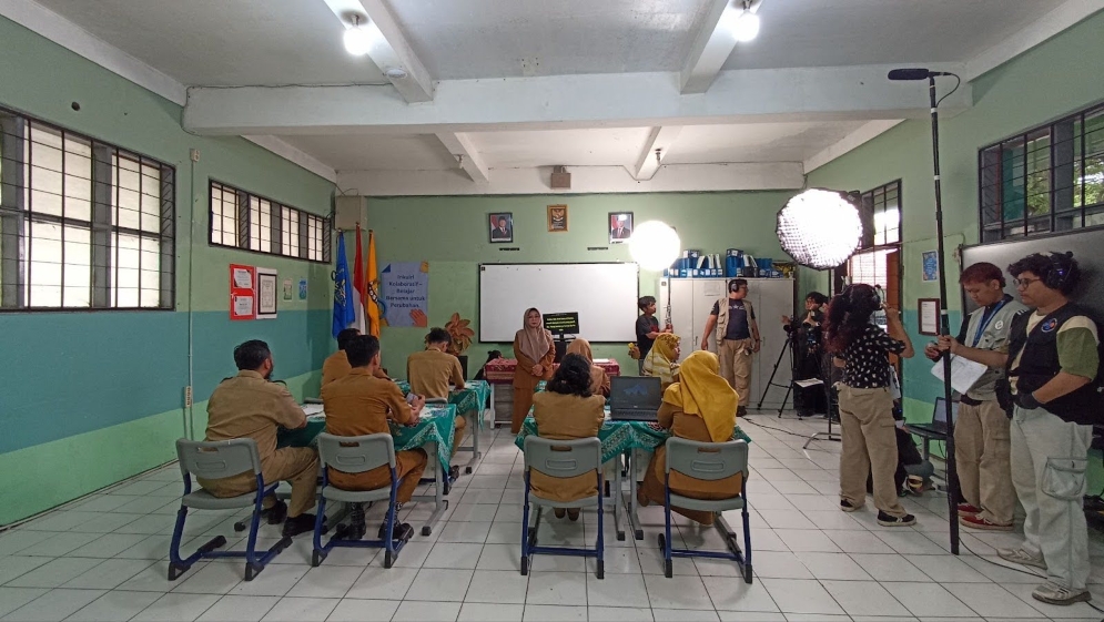 Mahasiswa FTV Widyatama melakukan praktik pengembangan kompetensi perfilman di lapangan.